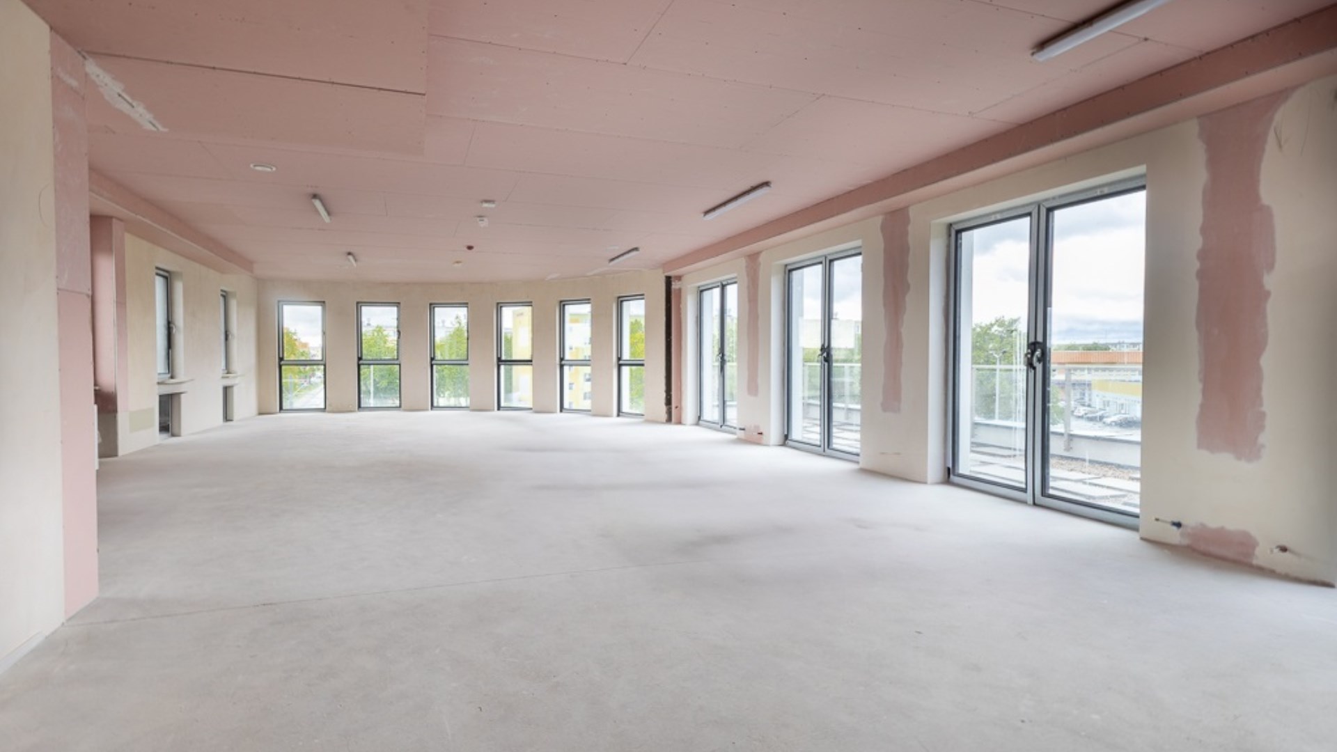 Lokale do wynajęcia 111 m² i 221 m²
