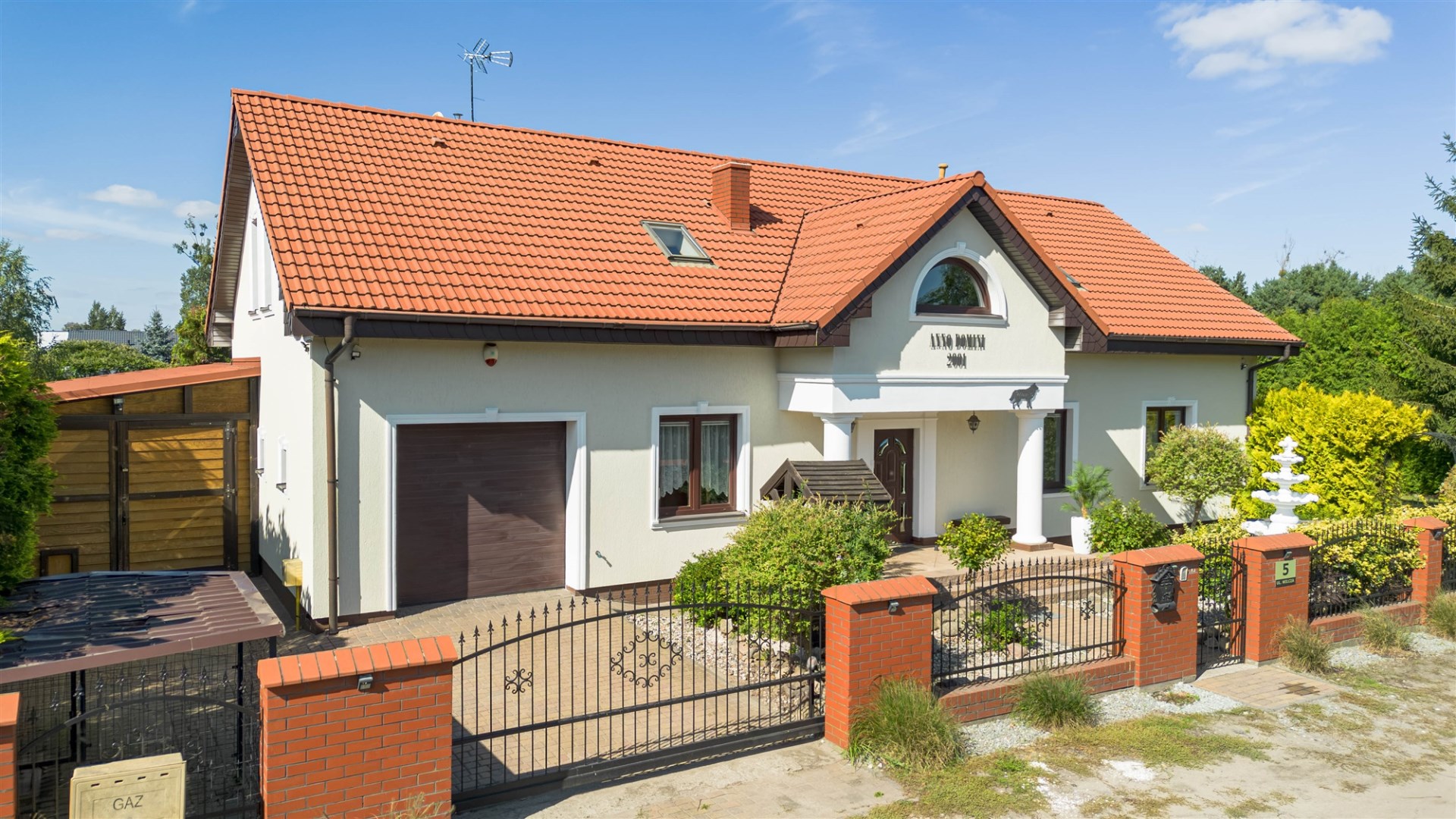 Dom dla dwóch rodzin | 240 m² | 8 pokoi | Łochowo